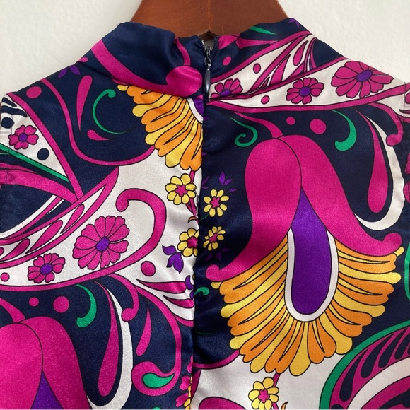 Vintage Floral and Paisley Print Sleeveless Mock Neck Silky Satin Blouse Medium - Picture 4 of 9